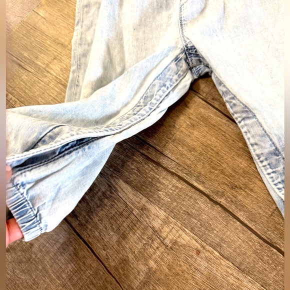 GAP 18-24 month toddler light wash denim Jumpsuit Romper with Smocked chest - Picture 3 of 6